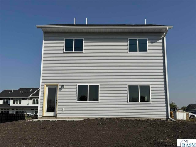 1821 Bluestem Drive, Mankato, MN 56001