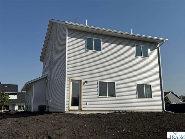 1821 Bluestem Drive, Mankato, MN 56001