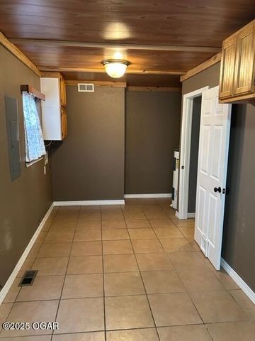 6045 Route K, Pineville, MO 64856