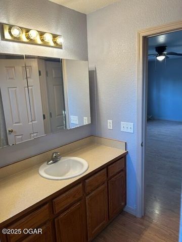 6045 Route K, Pineville, MO 64856