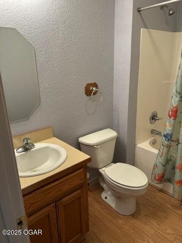 6045 Route K, Pineville, MO 64856