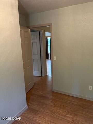 6045 Route K, Pineville, MO 64856