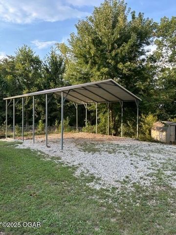 6045 Route K, Pineville, MO 64856