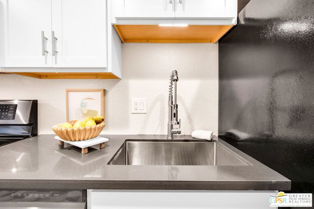 675 N Los Felices Circle J-202, Palm Springs, CA 92262