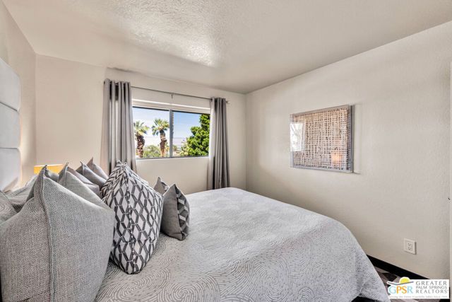 675 N Los Felices Circle J-202, Palm Springs, CA 92262