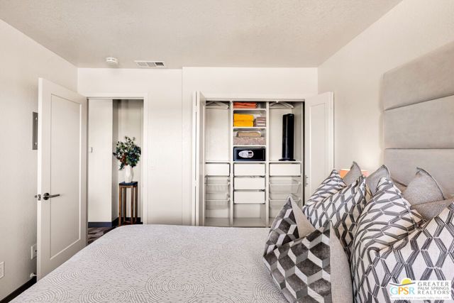 675 N Los Felices Circle J-202, Palm Springs, CA 92262