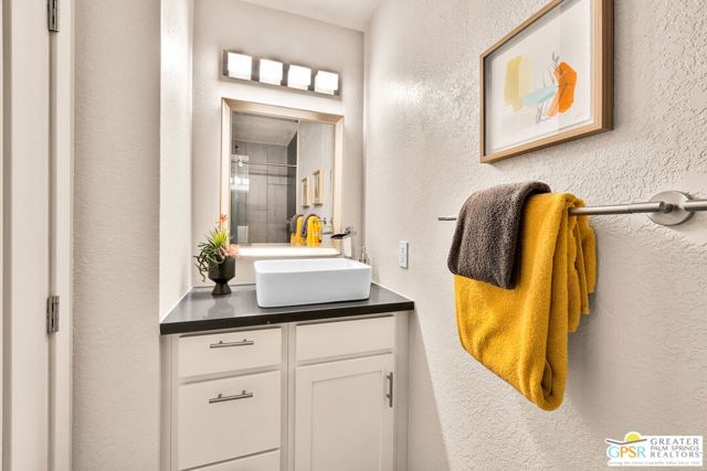 675 N Los Felices Circle J-202, Palm Springs, CA 92262