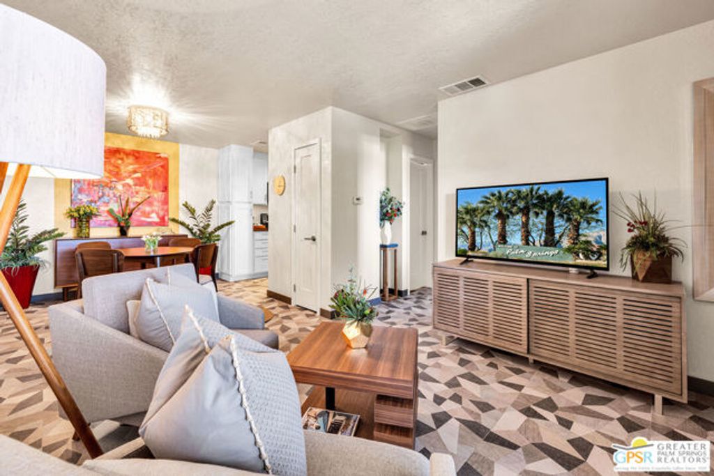 675 N Los Felices Circle J-202, Palm Springs, CA 92262