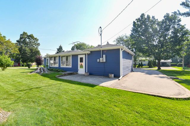 28 N Spencer STREET, Elkhorn, WI 53121
