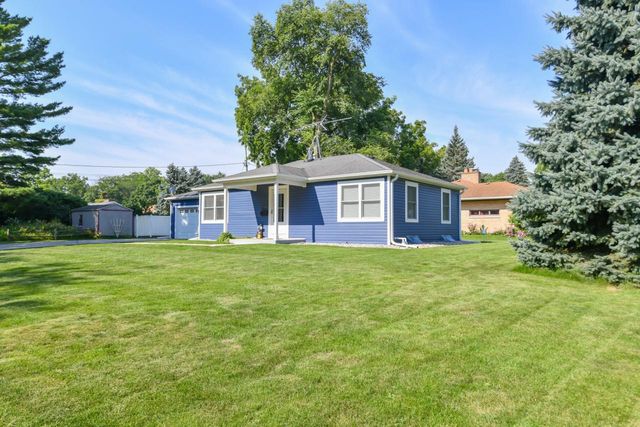 28 N Spencer STREET, Elkhorn, WI 53121