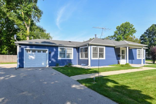 28 N Spencer STREET, Elkhorn, WI 53121