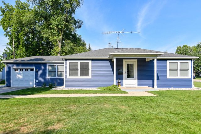 28 N Spencer STREET, Elkhorn, WI 53121