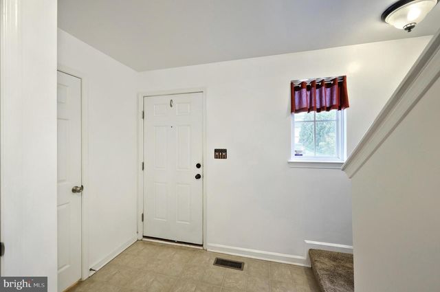 425 LAKEVIEW DR, Spring Grove, PA 17362