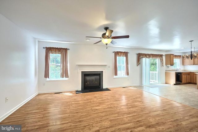 425 LAKEVIEW DR, Spring Grove, PA 17362