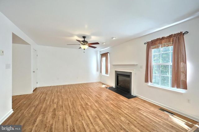 425 LAKEVIEW DR, Spring Grove, PA 17362