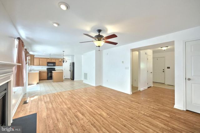 425 LAKEVIEW DR, Spring Grove, PA 17362