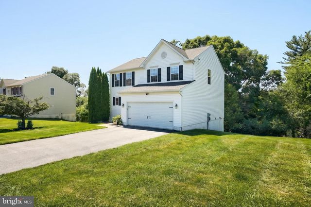 425 LAKEVIEW DR, Spring Grove, PA 17362