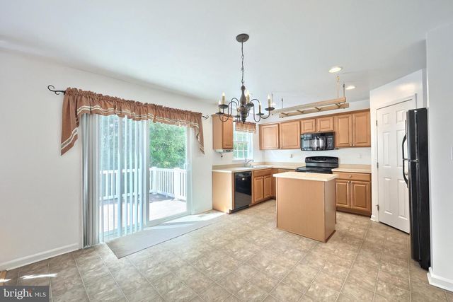 425 LAKEVIEW DR, Spring Grove, PA 17362