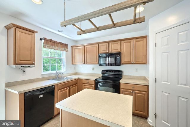 425 LAKEVIEW DR, Spring Grove, PA 17362
