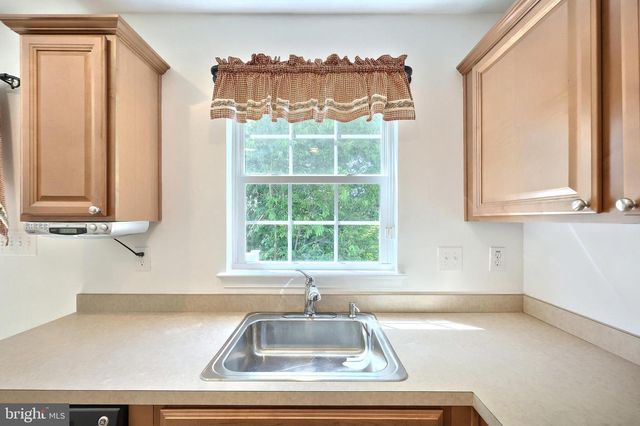 425 LAKEVIEW DR, Spring Grove, PA 17362
