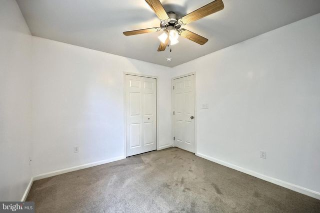 425 LAKEVIEW DR, Spring Grove, PA 17362