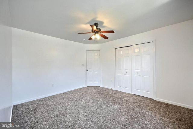 425 LAKEVIEW DR, Spring Grove, PA 17362