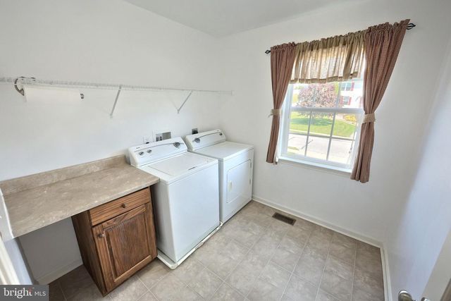 425 LAKEVIEW DR, Spring Grove, PA 17362