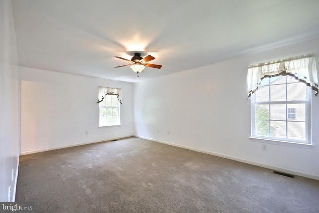 425 LAKEVIEW DR, Spring Grove, PA 17362