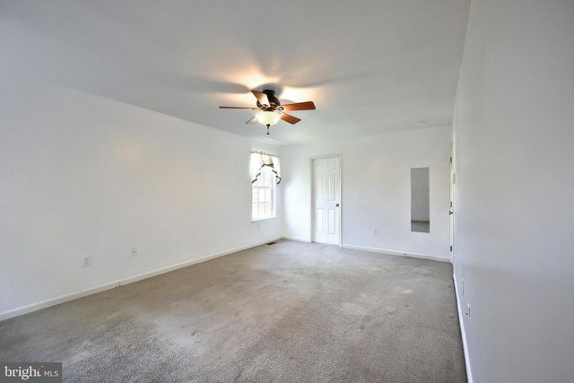 425 LAKEVIEW DR, Spring Grove, PA 17362