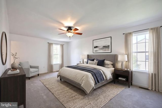 425 LAKEVIEW DR, Spring Grove, PA 17362