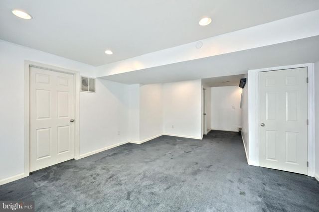 425 LAKEVIEW DR, Spring Grove, PA 17362