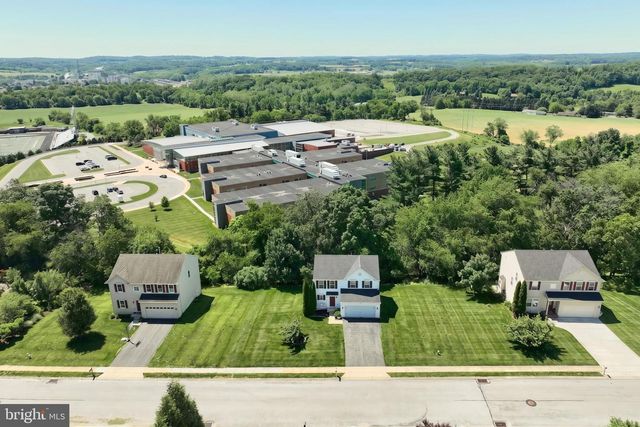 425 LAKEVIEW DR, Spring Grove, PA 17362