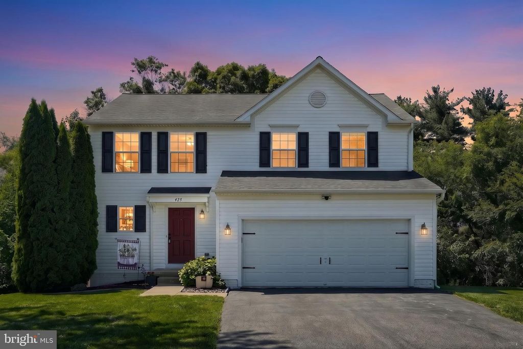 425 LAKEVIEW DR, Spring Grove, PA 17362