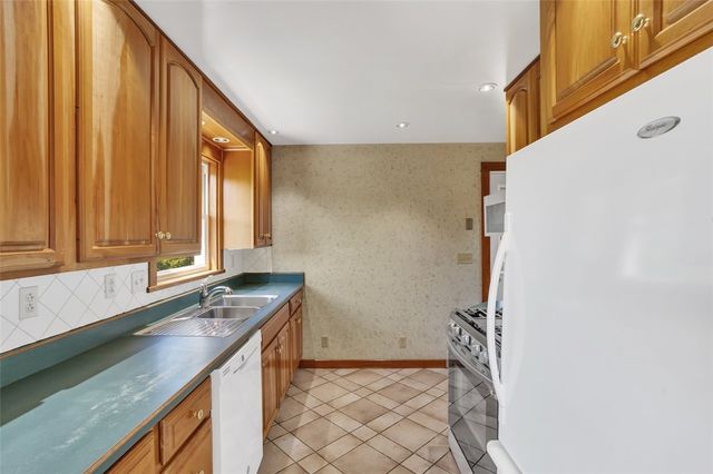 180 Bonnie View Dr, Pine Twp, PA 15090