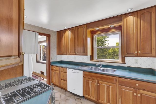 180 Bonnie View Dr, Pine Twp, PA 15090