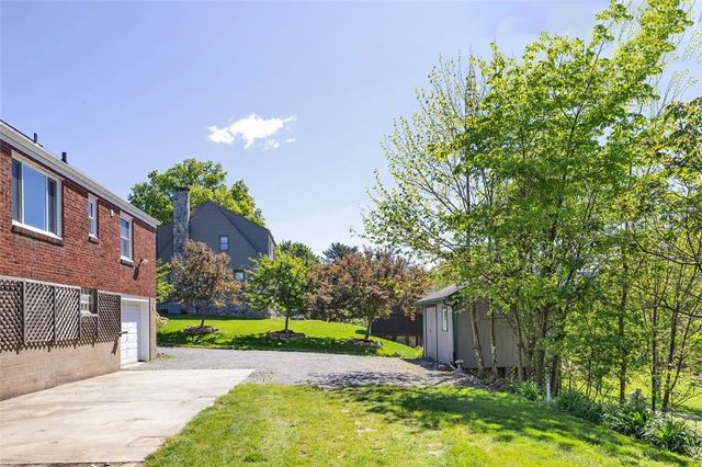 180 Bonnie View Dr, Pine Twp, PA 15090