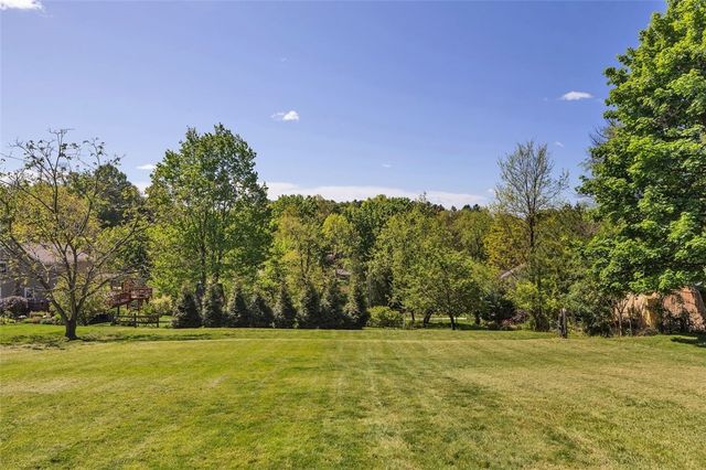 180 Bonnie View Dr, Pine Twp, PA 15090