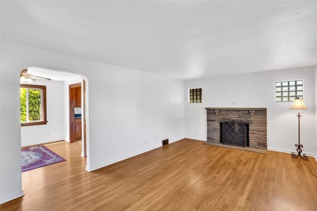 180 Bonnie View Dr, Pine Twp, PA 15090
