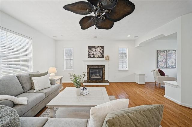 145 Sinclair LN, Chesapeake, VA 23322