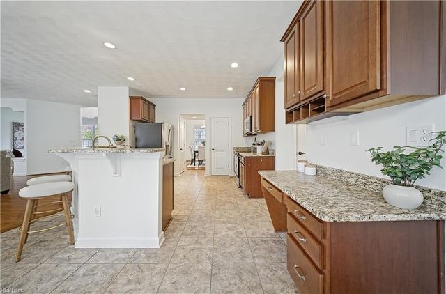 145 Sinclair LN, Chesapeake, VA 23322