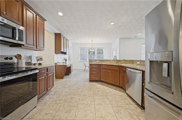 145 Sinclair LN, Chesapeake, VA 23322