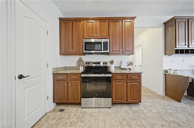 145 Sinclair LN, Chesapeake, VA 23322