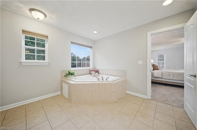 145 Sinclair LN, Chesapeake, VA 23322