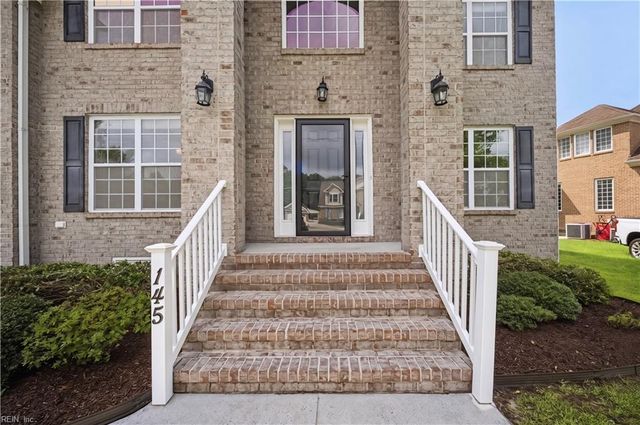 145 Sinclair LN, Chesapeake, VA 23322