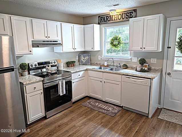 114 Live Oak Court, Midway Park, NC 28544