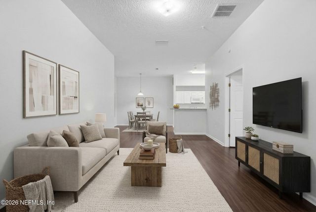 6087 MAGGIES Circle 106, Jacksonville, FL 32244