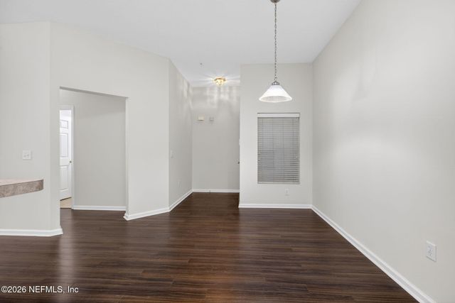 6087 MAGGIES Circle 106, Jacksonville, FL 32244