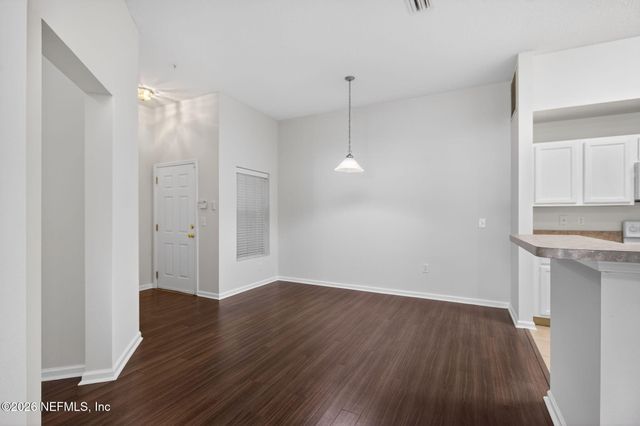 6087 MAGGIES Circle 106, Jacksonville, FL 32244