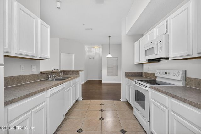 6087 MAGGIES Circle 106, Jacksonville, FL 32244