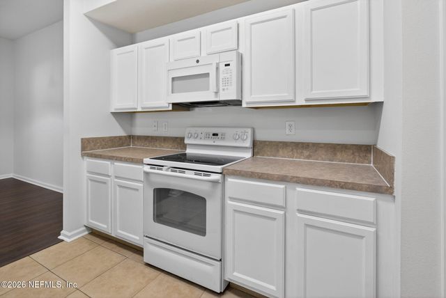 6087 MAGGIES Circle 106, Jacksonville, FL 32244